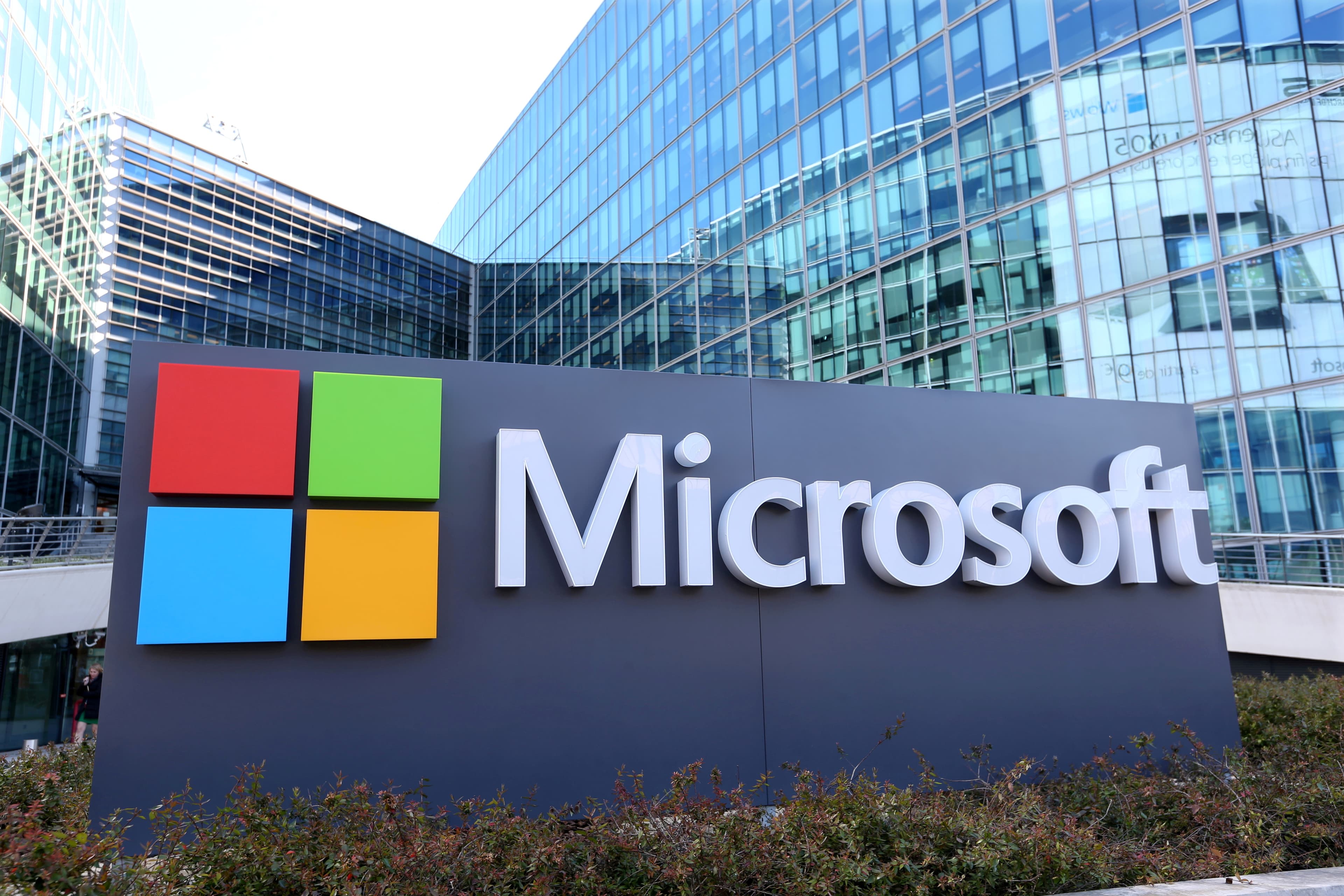 Microsoft to Slash Thousands of Enterprise Sales Jobs as AI Takes Front Seat